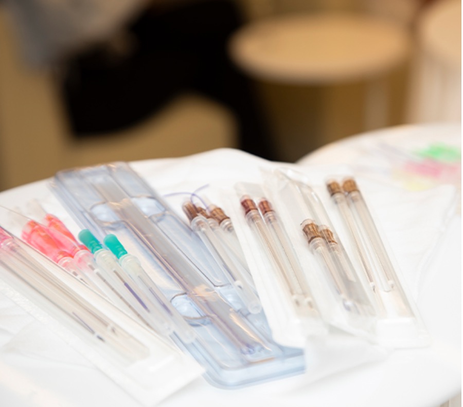 Thread lift threads used in neck rejuvenation procedures
