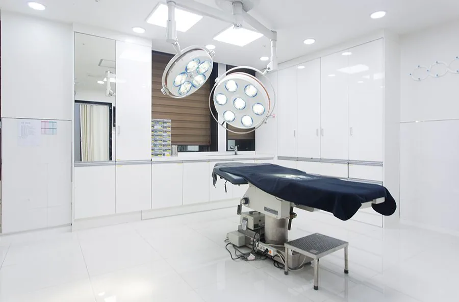 Jewelry Plastic Surgery Clinic environment 5