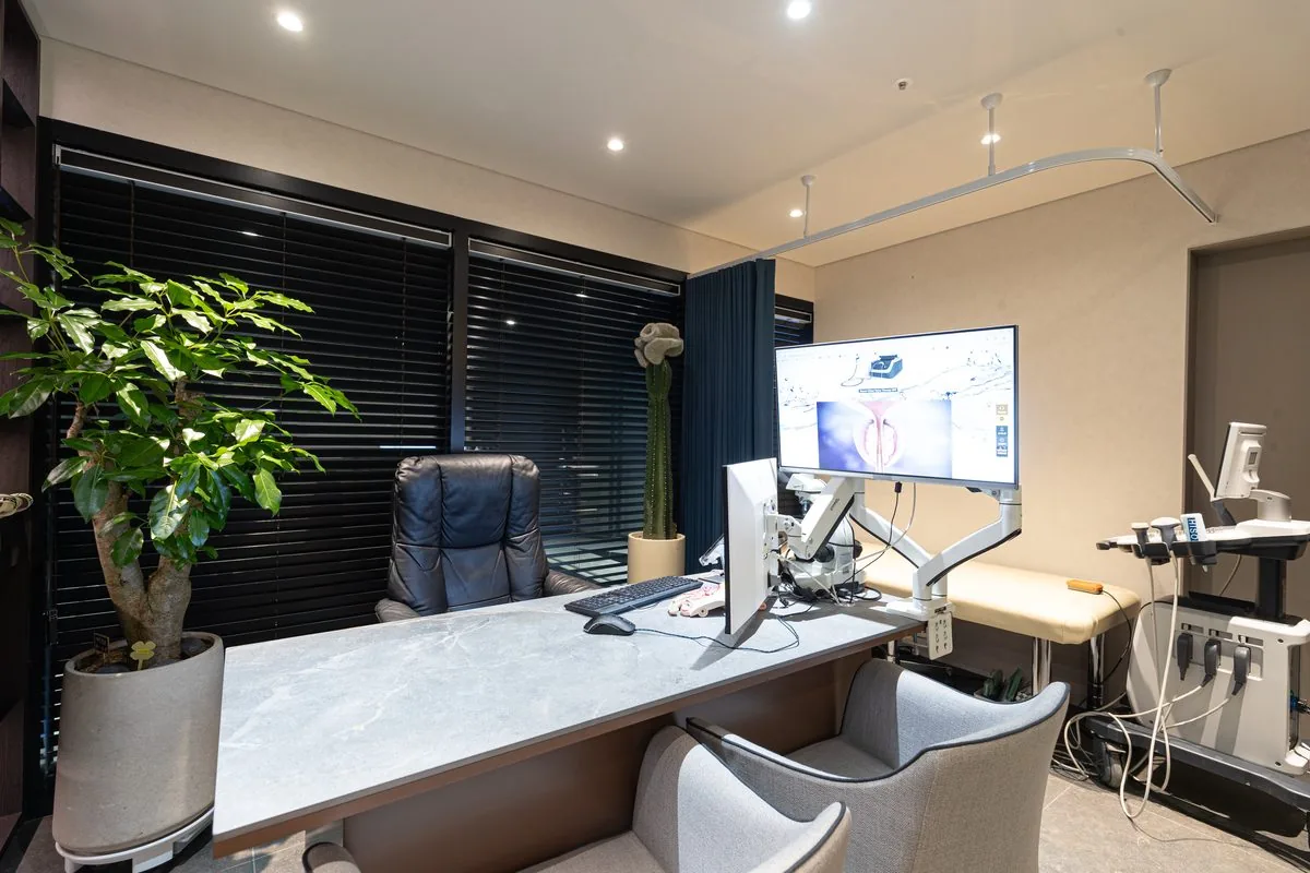 PRAUM Urology Clinic 4