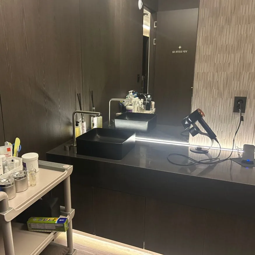 ELVIA Dermatology Clinic 4