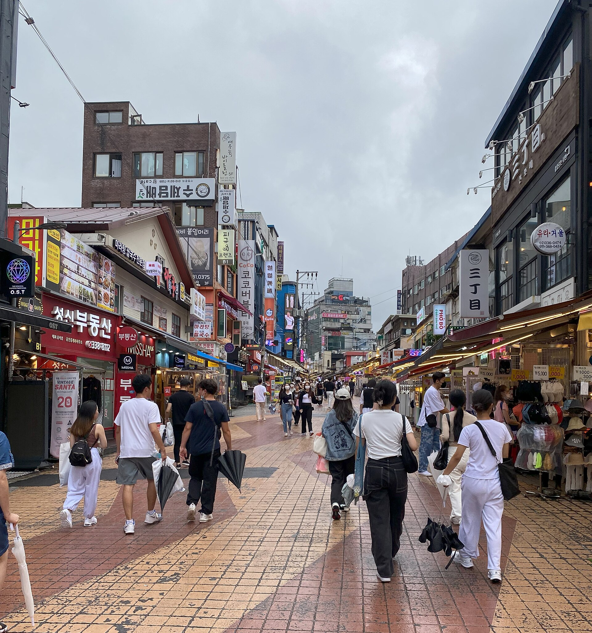 首尔弘大商圈街道实景
