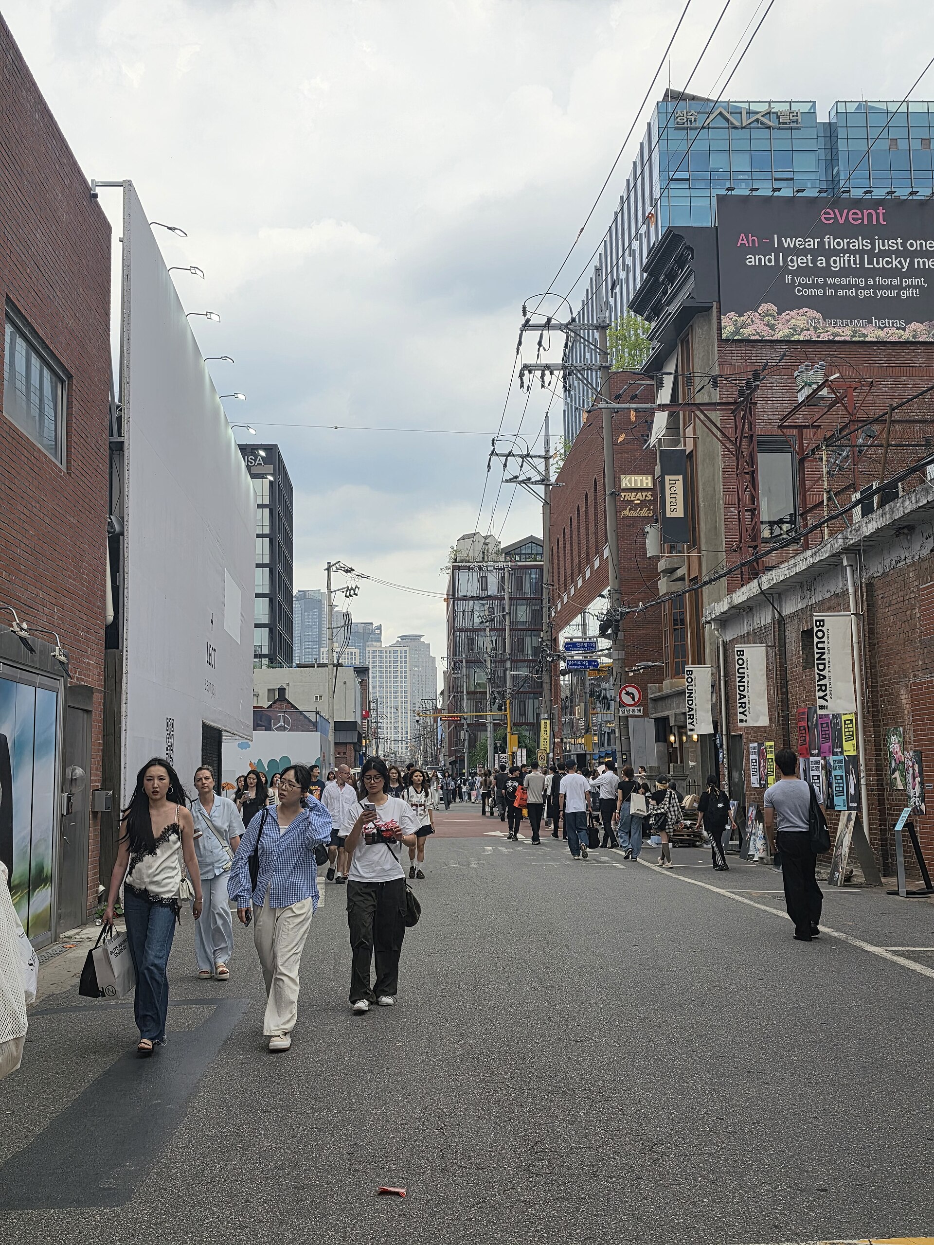 首尔圣水洞红砖仓库街道实景